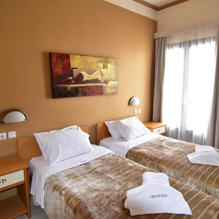 Iridanos Hotel Антикира Екстериор снимка