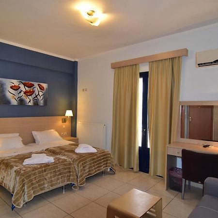 Iridanos Hotel Антикира Екстериор снимка