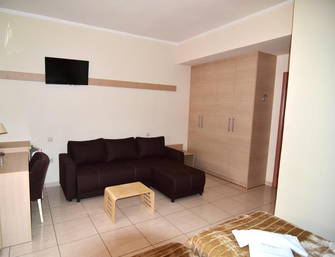 Iridanos Hotel Антикира Екстериор снимка
