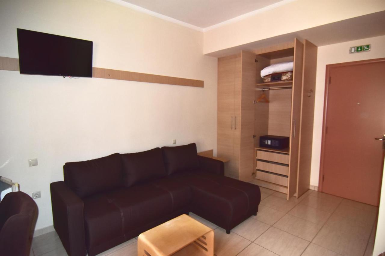 Iridanos Hotel Антикира Екстериор снимка