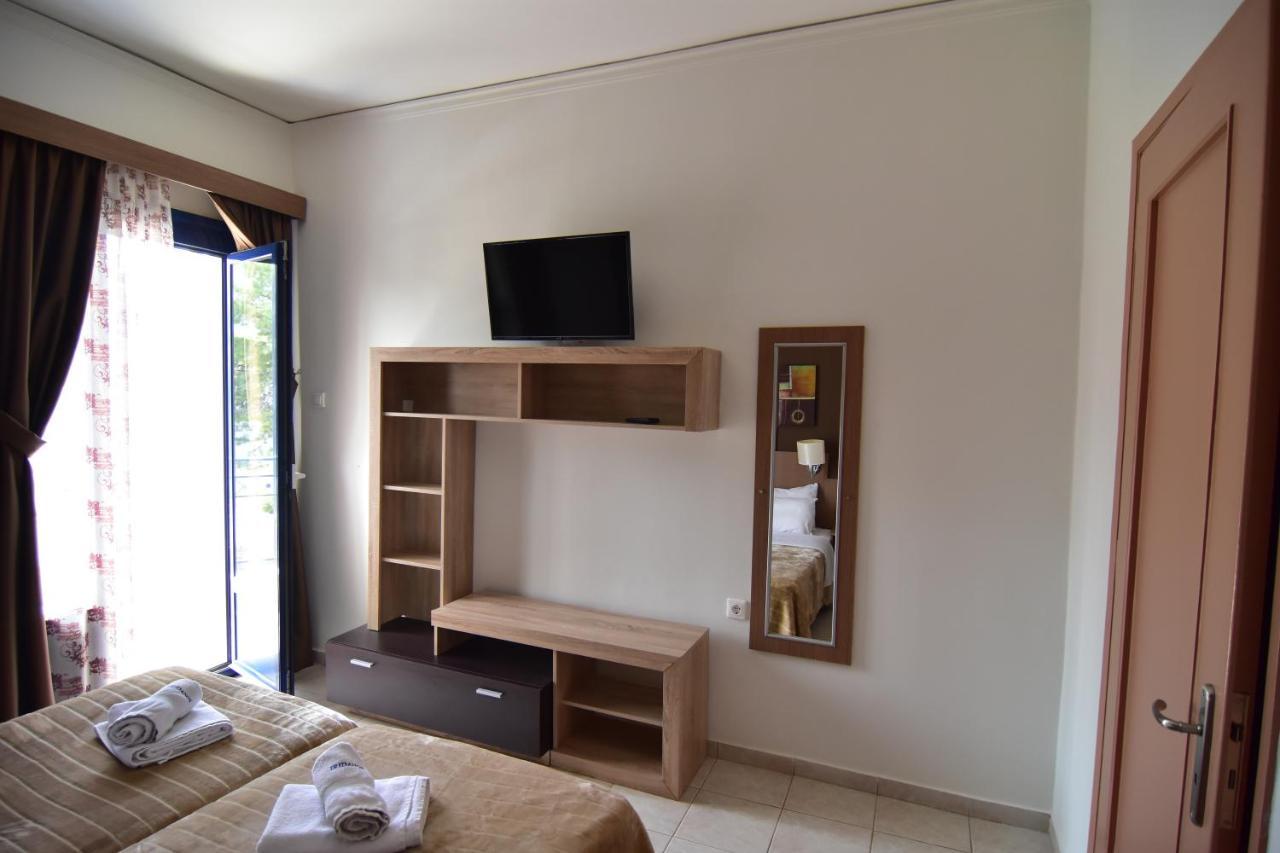 Iridanos Hotel Антикира Екстериор снимка