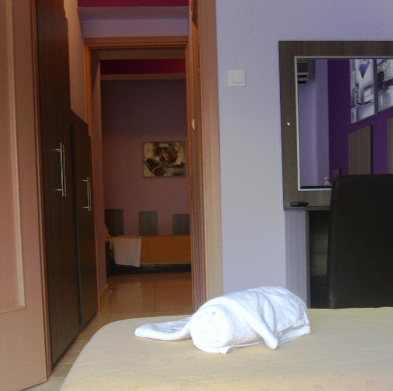 Iridanos Hotel Антикира Екстериор снимка