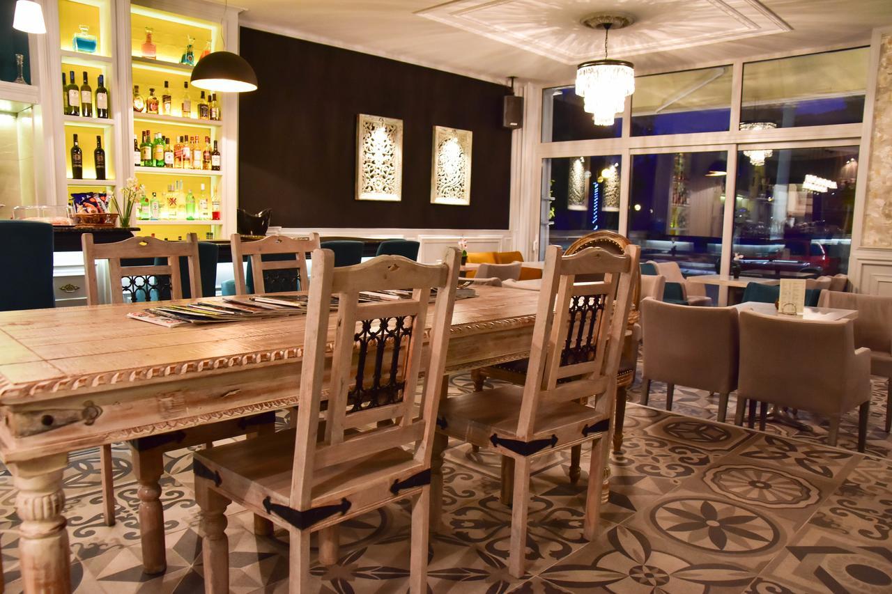 Iridanos Hotel Антикира Екстериор снимка