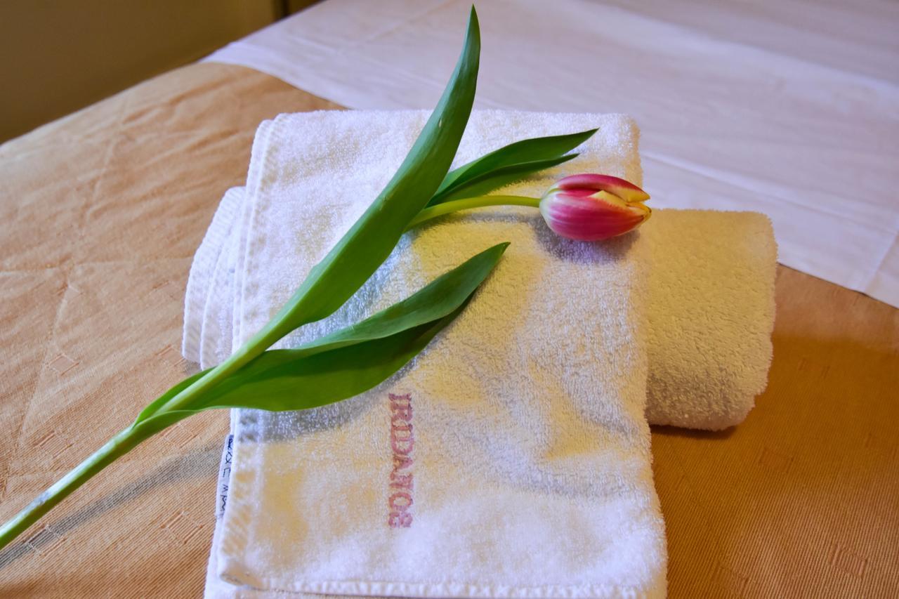 Iridanos Hotel Антикира Екстериор снимка
