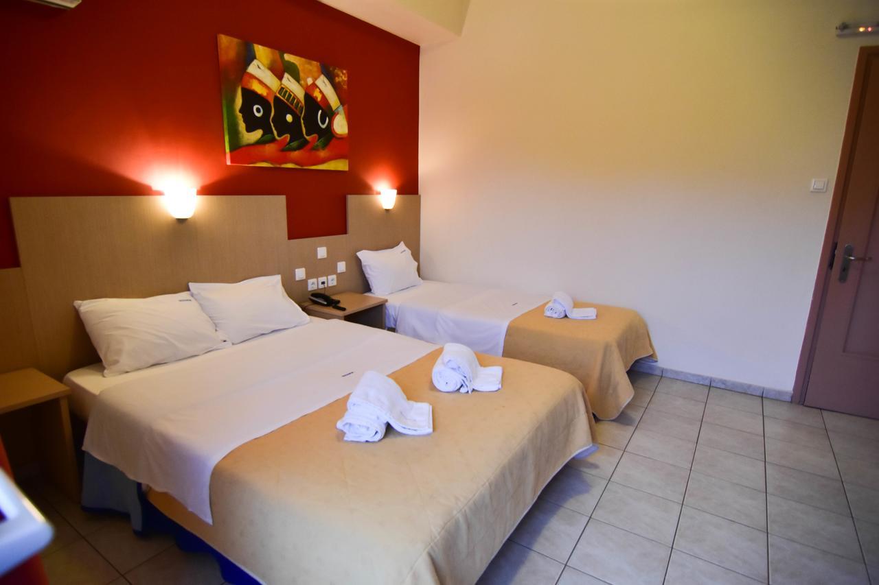 Iridanos Hotel Антикира Екстериор снимка