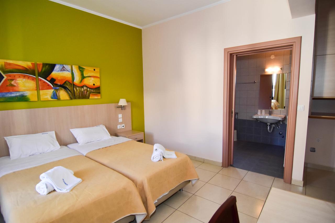 Iridanos Hotel Антикира Екстериор снимка