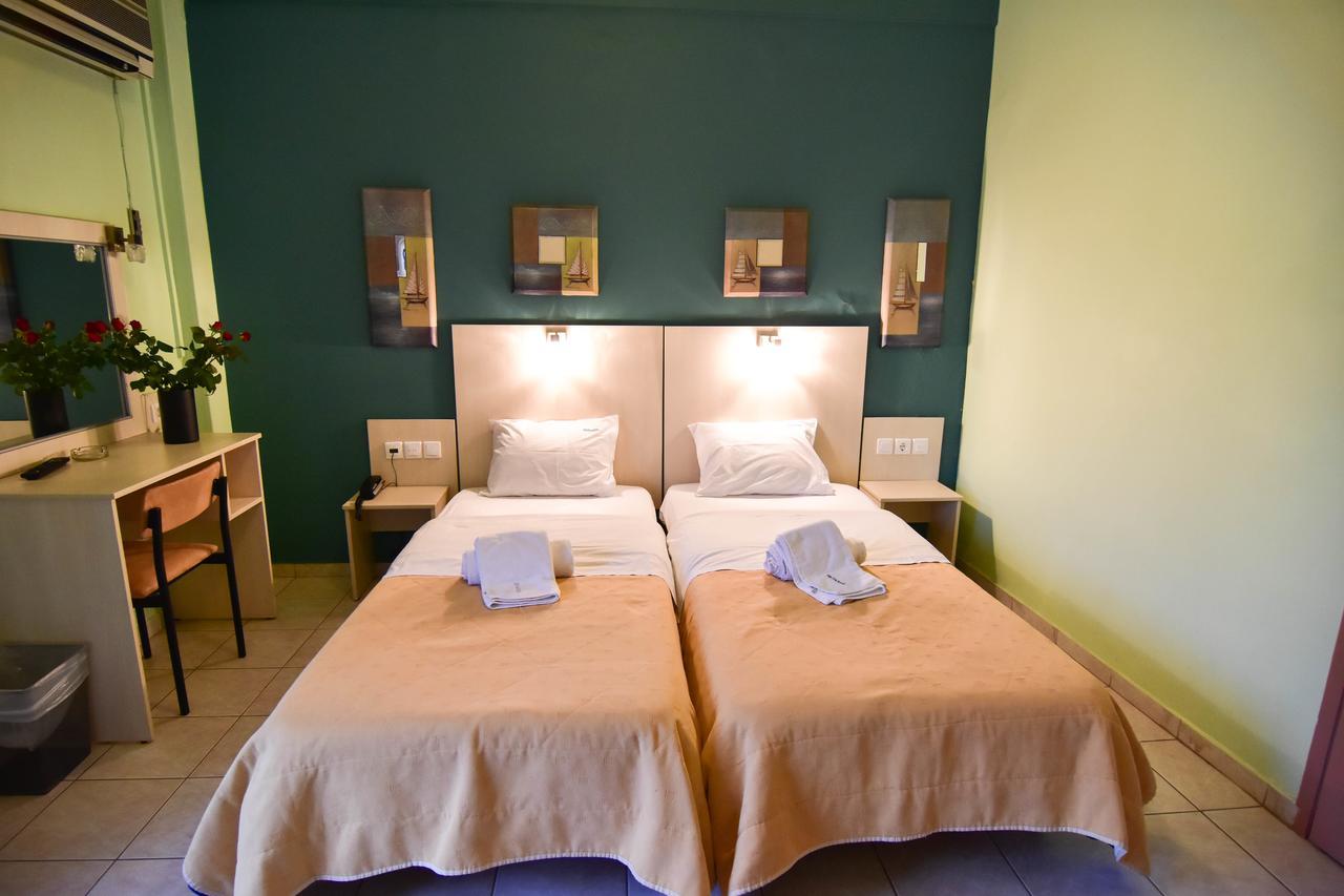 Iridanos Hotel Антикира Екстериор снимка