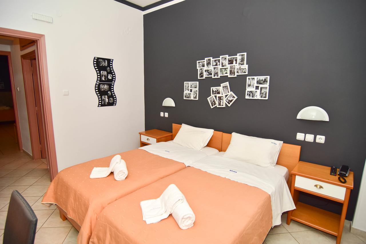 Iridanos Hotel Антикира Екстериор снимка