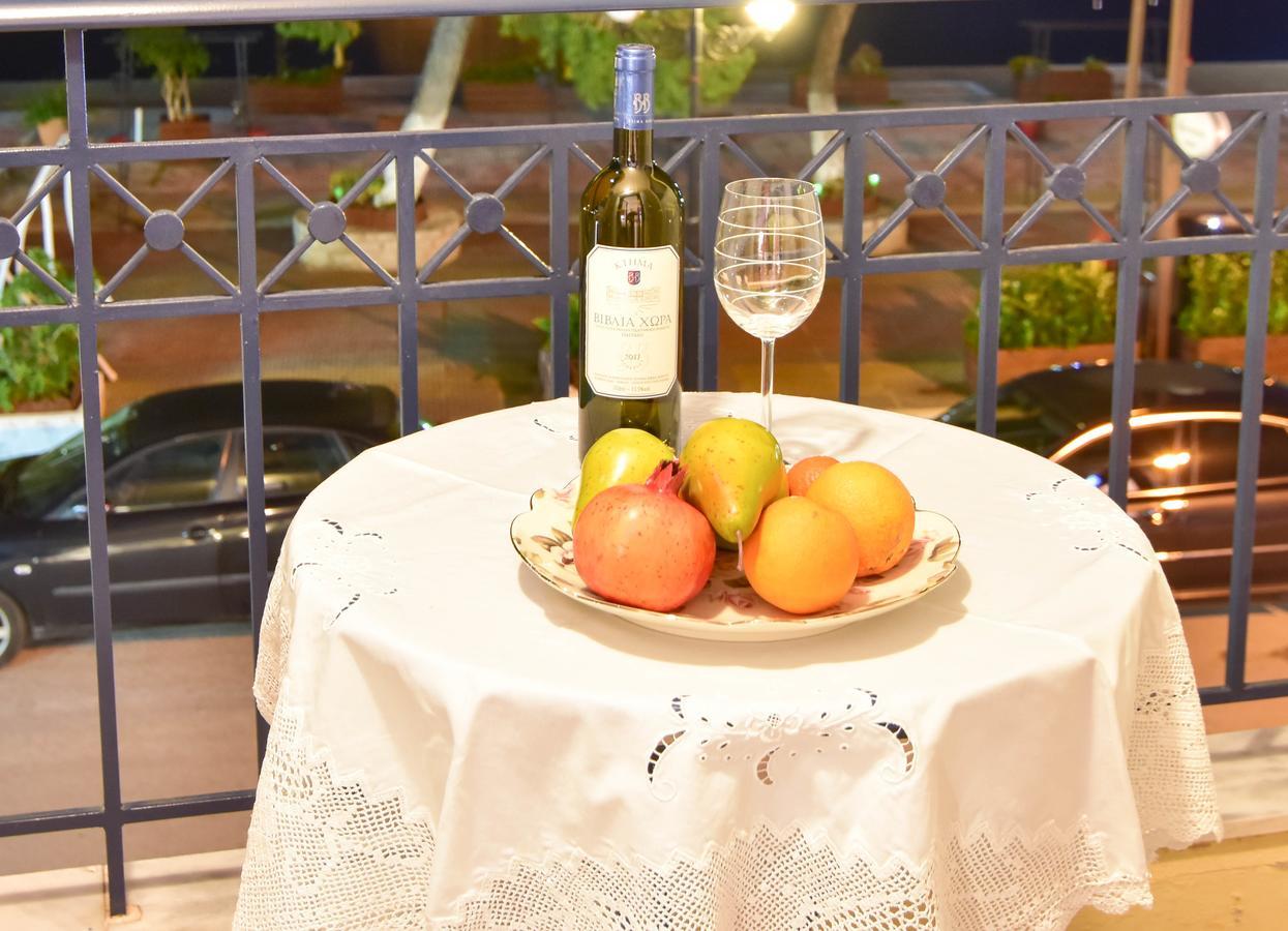 Iridanos Hotel Антикира Екстериор снимка